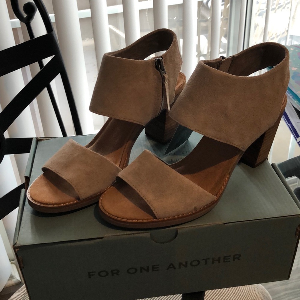 Desert Taupe Toms Majorca Cutout size 7.5 (new)